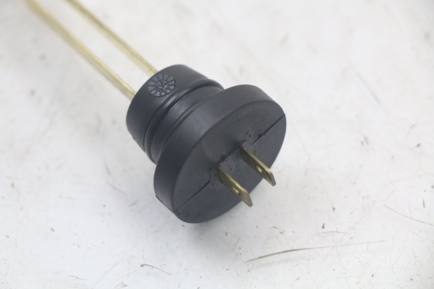 photo de OLIEPEILSTOK TANK PEUGEOT TKR TREKKER FURIOUS 50 (2005 - 2014) - Andere kijkhoek