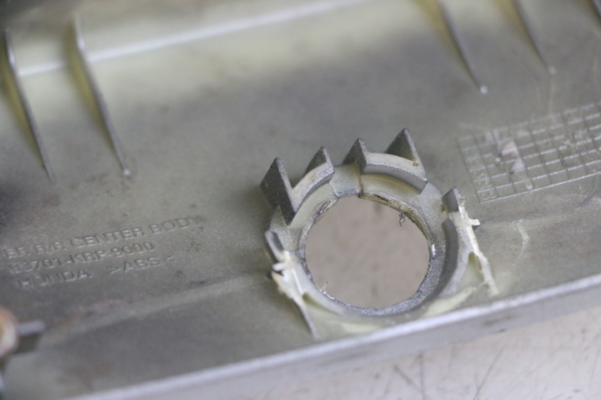 photo de ACHTERKAP VERBINDING HONDA SCV LEAD 100 (2003 - 2007) - Detail van het onderdeel