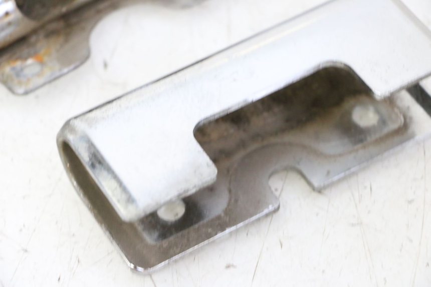 photo de Achterste onderste kuipverbinding HYOSUNG GV AQUILA 125 (2000 - 2009) - Andere kijkhoek