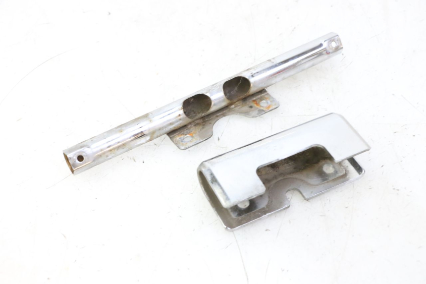 photo de Achterste onderste kuipverbinding HYOSUNG GV AQUILA 125 (2000 - 2009) - Technische close-up