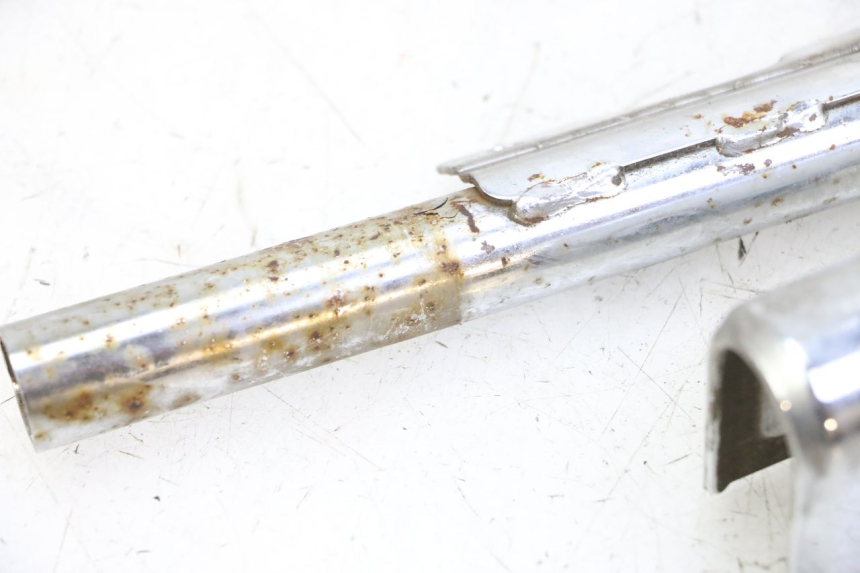 photo de Achterste onderste kuipverbinding HYOSUNG GV AQUILA 125 (2000 - 2009) - Overzicht