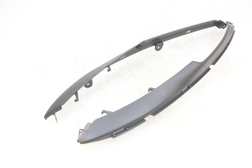 photo de Achterste onderste kuipverbinding KYMCO DOWNTOWN ABS 125 (2015 - 2017) - Detail van het onderdeel