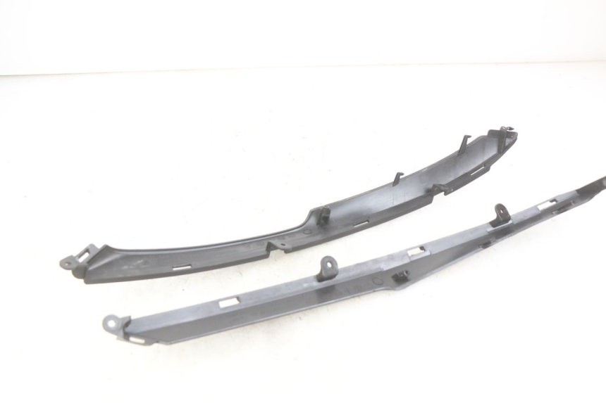 photo de Achterste onderste kuipverbinding KYMCO DOWNTOWN ABS 125 (2015 - 2017) - Zoom op gebruiksstaat