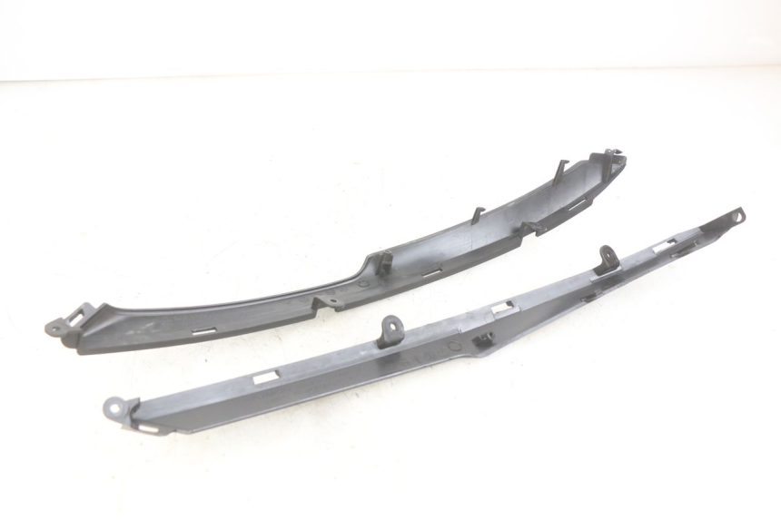 photo de Achterste onderste kuipverbinding KYMCO DOWNTOWN ABS 125 (2015 - 2017) - Technische close-up