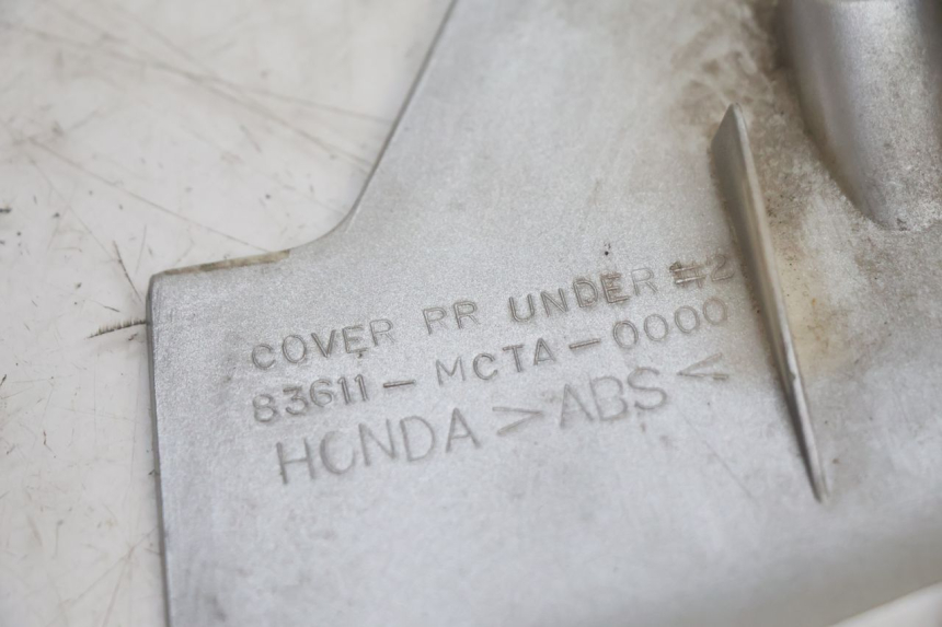 photo de ONDERSTE ACHTERKAP VERBINDING HONDA FJS SILVER WING SILVERWING 400 (2005 - 2008) - Bevestigingspunten