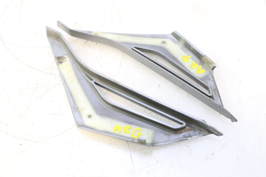 photo de ONDERSTE ACHTERKAP VERBINDING GILERA GP 800 (2007 - 2013) - Zoom op gebruiksstaat
