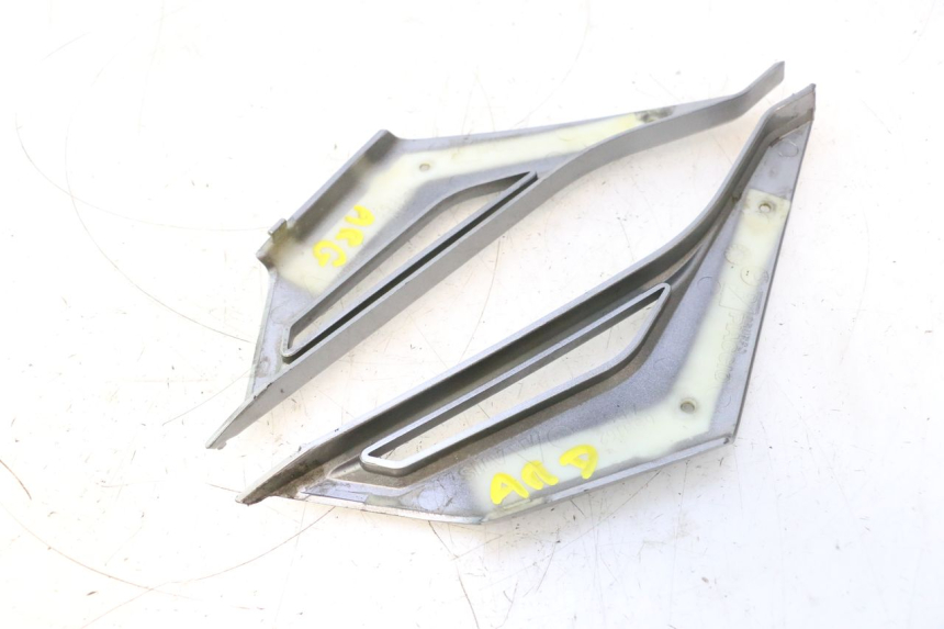 photo de ONDERSTE ACHTERKAP VERBINDING GILERA GP 800 (2007 - 2013) - Andere kijkhoek