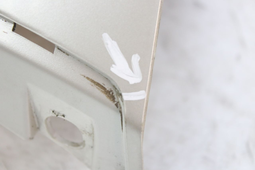 photo de ONDERSTE ACHTERKAP VERBINDING PEUGEOT SATELIS 125 (2010 - 2012) - Detail van het onderdeel