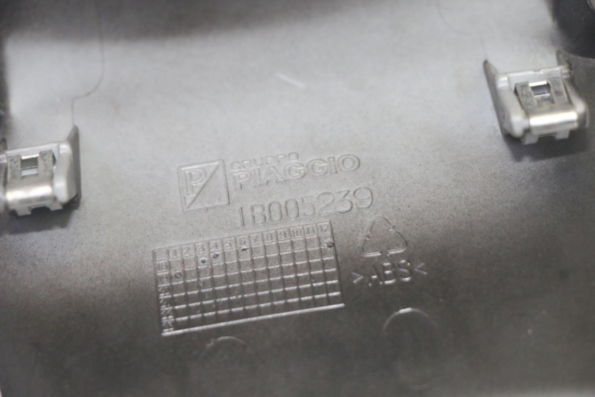 photo de ACHTERKAP VERBINDING PIAGGIO MP3 HPE 350 (2018 - 2020) - Bevestigingspunten