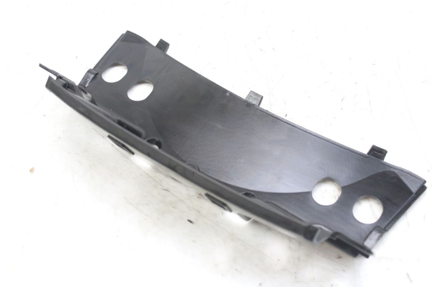 photo de BOVENSTE ACHTERKAP VERBINDING PIAGGIO MP3 RL 250 (2006 - 2010) - Detail van het onderdeel