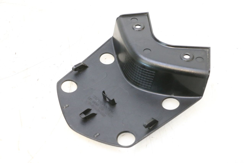 photo de BOVENSTE ACHTERKAP VERBINDING HONDA PCX (JF57/JF64) 125 (2014 - 2018) - Andere kijkhoek