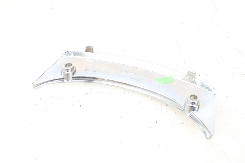 photo de BOVENSTE ACHTERKAP VERBINDING PEUGEOT SATELIS 125 (2013 - 2018) - Technische close-up