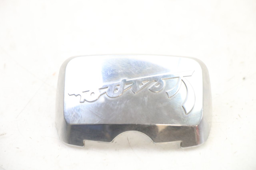 photo de BOVENSTE ACHTERKAP VERBINDING PIAGGIO VESPA S 2T 50 (2007 - 2014) - Detail van het onderdeel