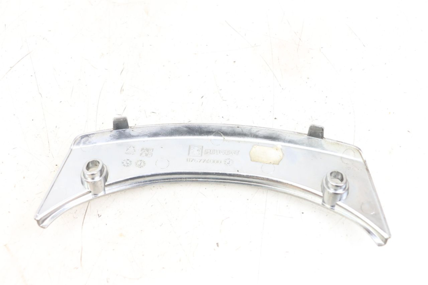 photo de BOVENSTE ACHTERKAP VERBINDING PEUGEOT SATELIS 125 (2006 - 2009) - Andere kijkhoek