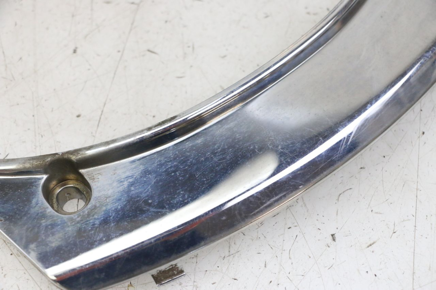 photo de BOVENSTE ACHTERKAP VERBINDING PEUGEOT SATELIS 125 (2013 - 2018) - Detail van het onderdeel