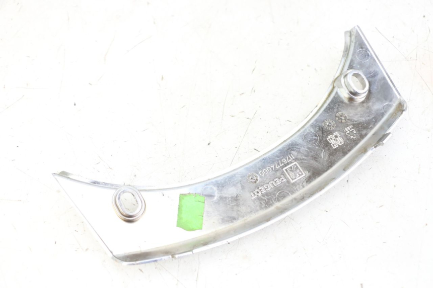 photo de BOVENSTE ACHTERKAP VERBINDING PEUGEOT SATELIS 125 (2013 - 2018) - Technische close-up