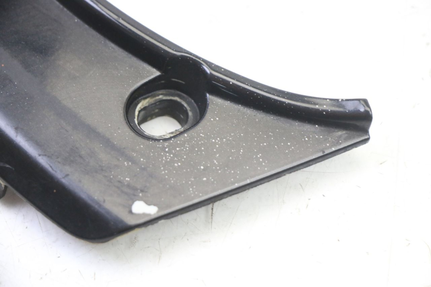 photo de BOVENSTE ACHTERKAP VERBINDING PEUGEOT SATELIS 125 (2013 - 2018) - Andere kijkhoek