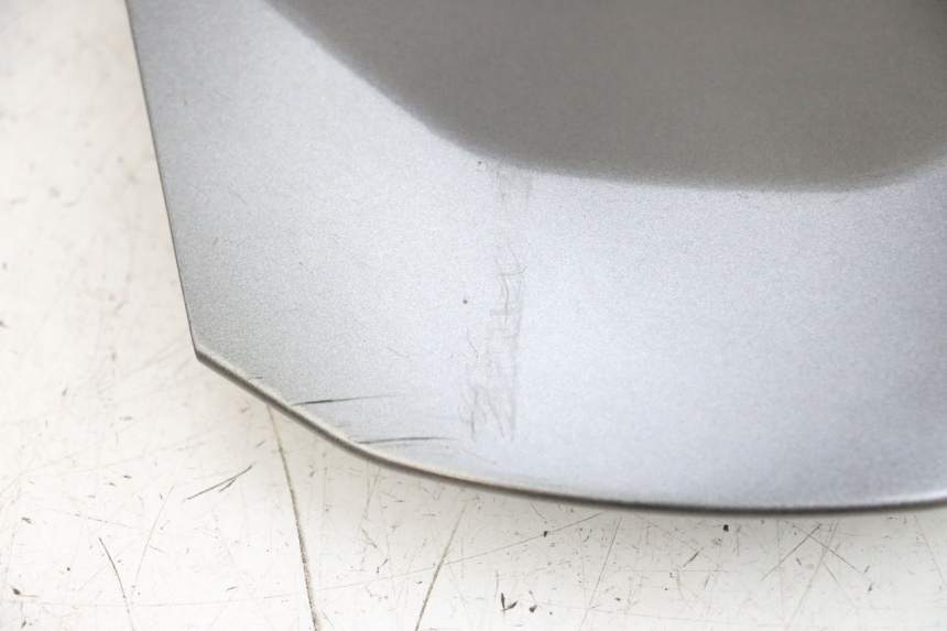 photo de BOVENSTE ACHTERKAP VERBINDING YAMAHA TRICITY 300 (2020 - 2024) - Andere kijkhoek