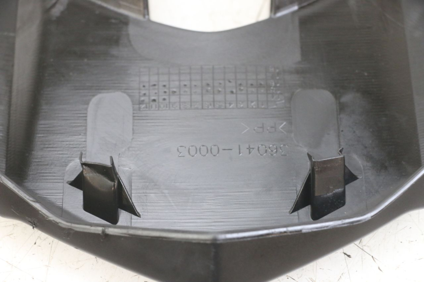 photo de BOVENSTE ACHTERKAP VERBINDING KAWASAKI VERSYS ABS 650 (2015 - 2018) - Detail van het onderdeel