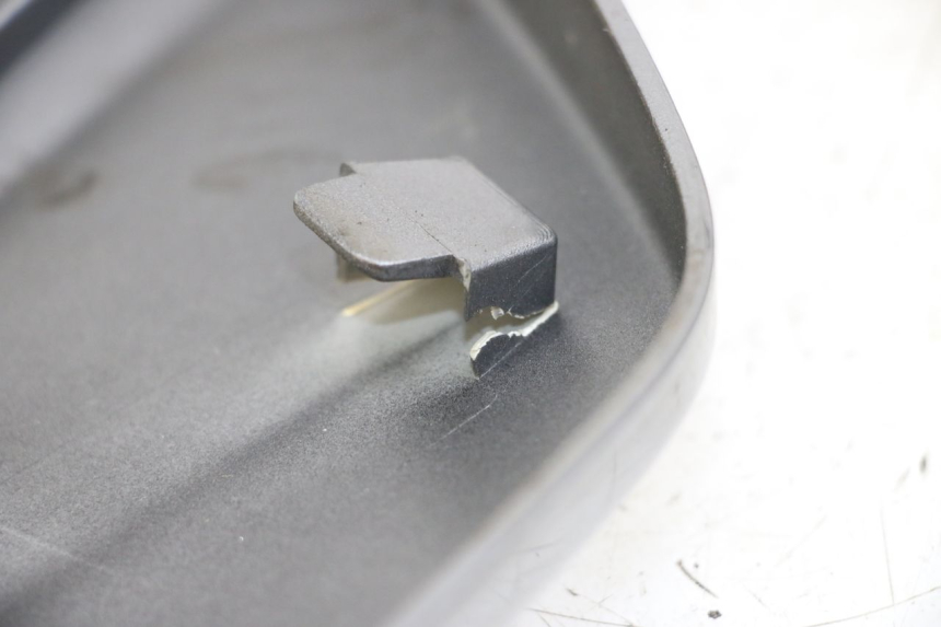 photo de BOVENSTE ACHTERKAP VERBINDING PIAGGIO X10 125 (2012 - 2017) - Detail van het onderdeel