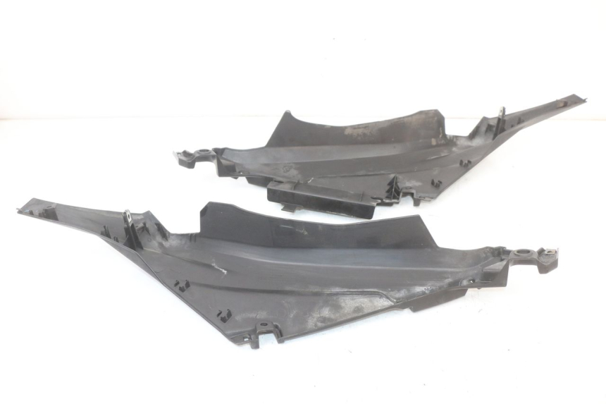 photo de ACHTERKAP VERBINDING YAMAHA XMAX X-MAX ABS 125 (2017 - 2020) - Detail van het onderdeel