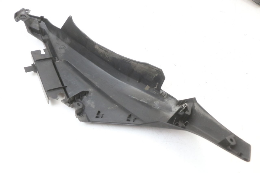 photo de ACHTERKAP VERBINDING YAMAHA XMAX X-MAX ABS 125 (2017 - 2020) - Andere kijkhoek