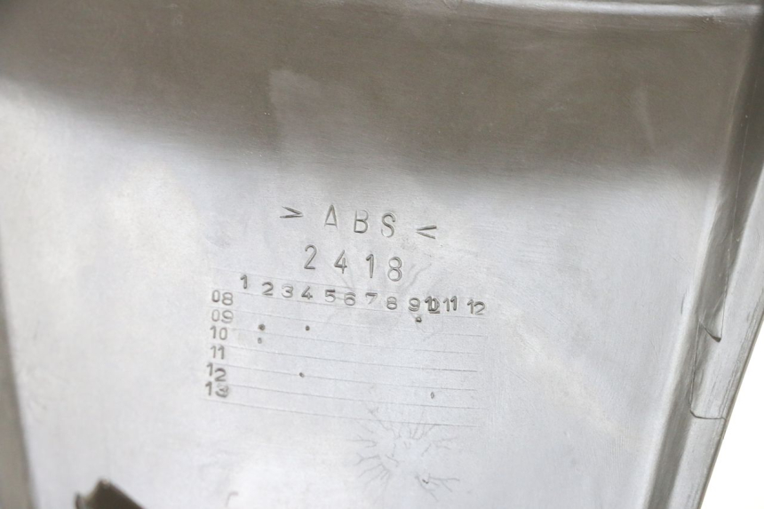 photo de ACHTERKAP VERBINDING YAMAHA XMAX X-MAX 125 (2006 - 2009) - Detail van het onderdeel