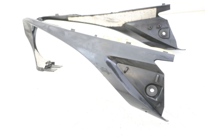 photo de ACHTERKAP VERBINDING YAMAHA FZ6 FAZER S2 600 (2007 - 2011) - Technische close-up