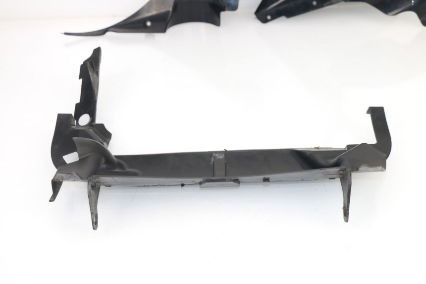 photo de VOORSTE KUIPVERBINDING YAMAHA FJR ABS 1300 (2006 - 2012) - Zoom op componenten