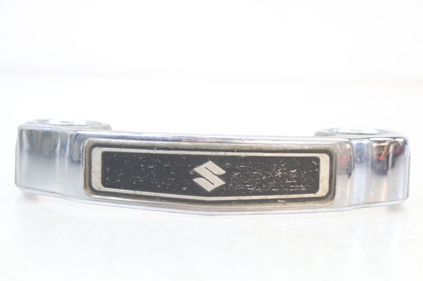 photo de VOORSTE KUIPVERBINDING SUZUKI GN 125 (1997 - 2000) - Detail van het onderdeel