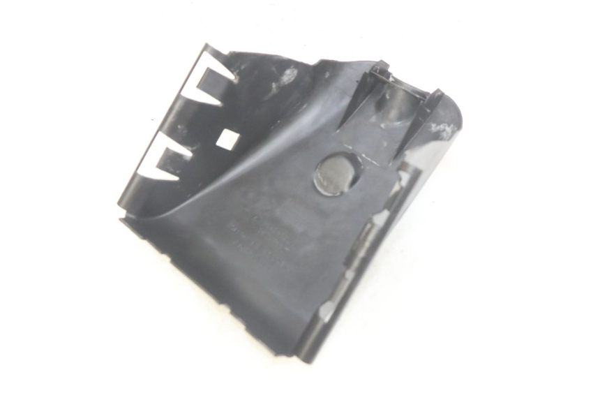 photo de VOORSTE ONDERKAP VERBINDING PEUGEOT ELYSEO 125 (1999 - 2004) - Detail van het onderdeel