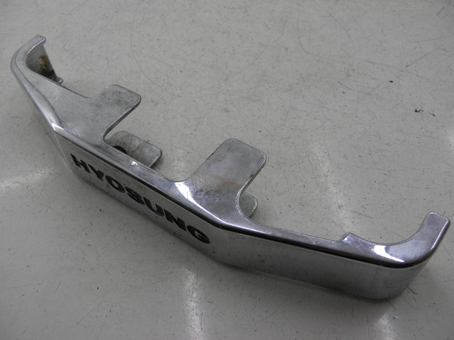 photo de VOORSTE ONDERKAP VERBINDING HYOSUNG COMET GT 125 (2002 - 2007) - Detail van het onderdeel