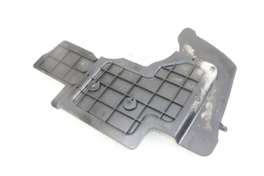 photo de VOORSTE ONDERKAP VERBINDING KYMCO DINK 4T 50 (2007 - 2018) - Detail van het onderdeel