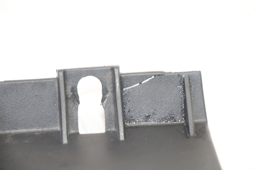 photo de VOORSTE ONDERKAP VERBINDING PIAGGIO MP3 HPE 310 (2024 - 2025) - Zoom op gebruiksstaat