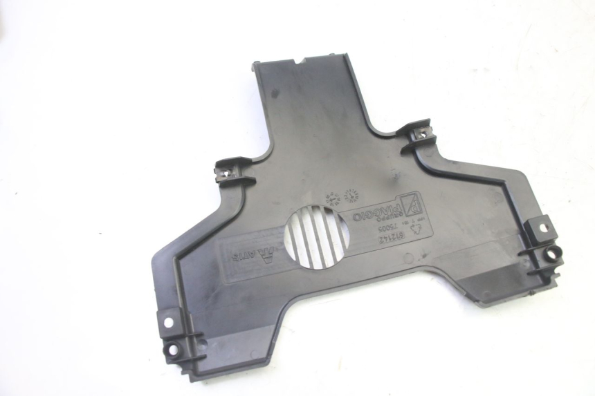 photo de VOORSTE ONDERKAP VERBINDING PIAGGIO MP3 HPE 310 (2024 - 2025) - Technische close-up