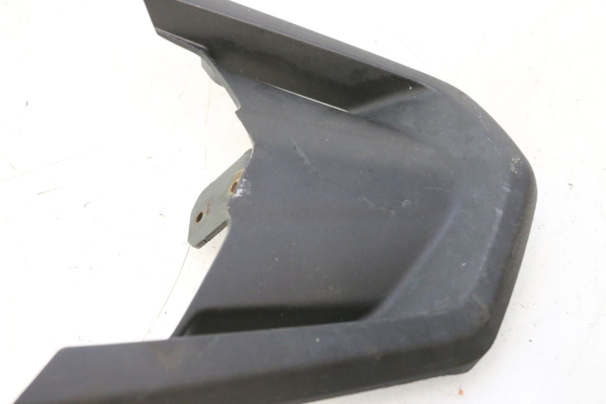 photo de VOORSTE ONDERBEKLEDINGSVERBINDING PIAGGIO MP3 HPE 530 (2022 - 2026) - Detail van het onderdeel
