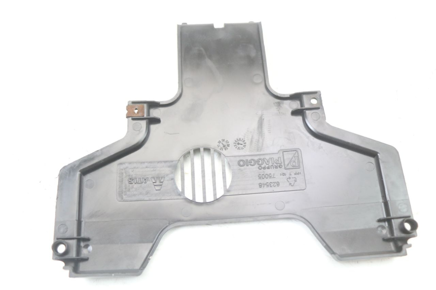 photo de VOORSTE ONDERKAP VERBINDING PIAGGIO MP3 LT 400 (2007 - 2012) - Technische close-up