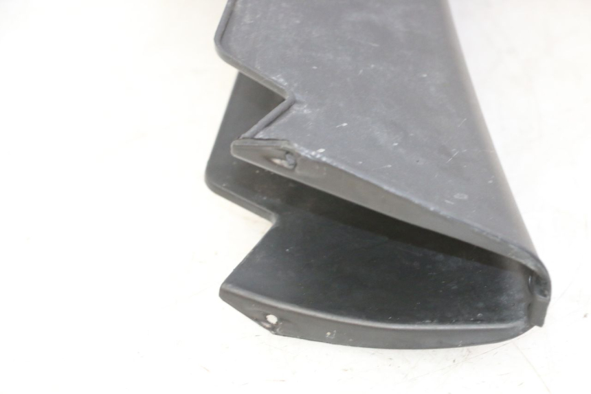 photo de VOORSTE ONDERKAP VERBINDING PIAGGIO MP3 RL 250 (2006 - 2010) - Detail van het onderdeel