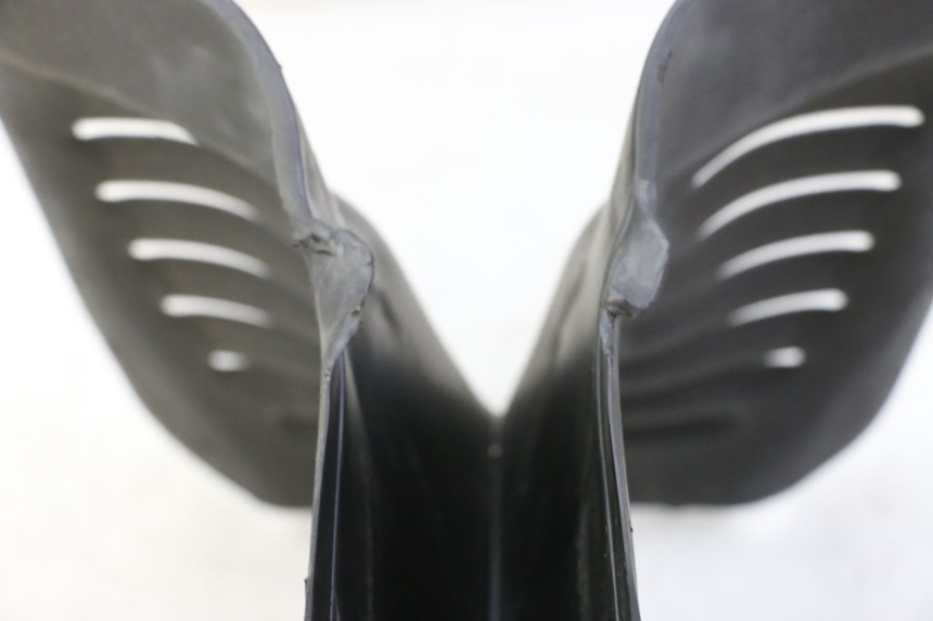 photo de VOORSTE ONDERKAP VERBINDING PIAGGIO MP3 RL 250 (2006 - 2010) - Zoom op gebruiksstaat