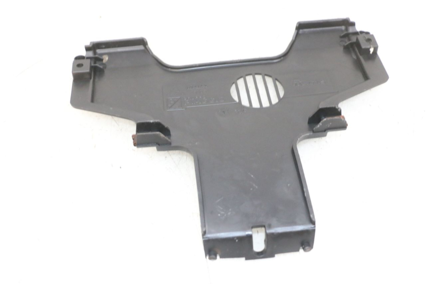 photo de VOORSTE ONDERKAP VERBINDING PIAGGIO MP3 500 (2016 - 2018) - Detail van het onderdeel