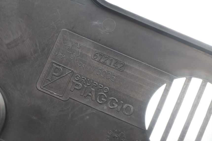 photo de VOORSTE ONDERKAP VERBINDING PIAGGIO MP3 500 (2016 - 2018) - Technische close-up