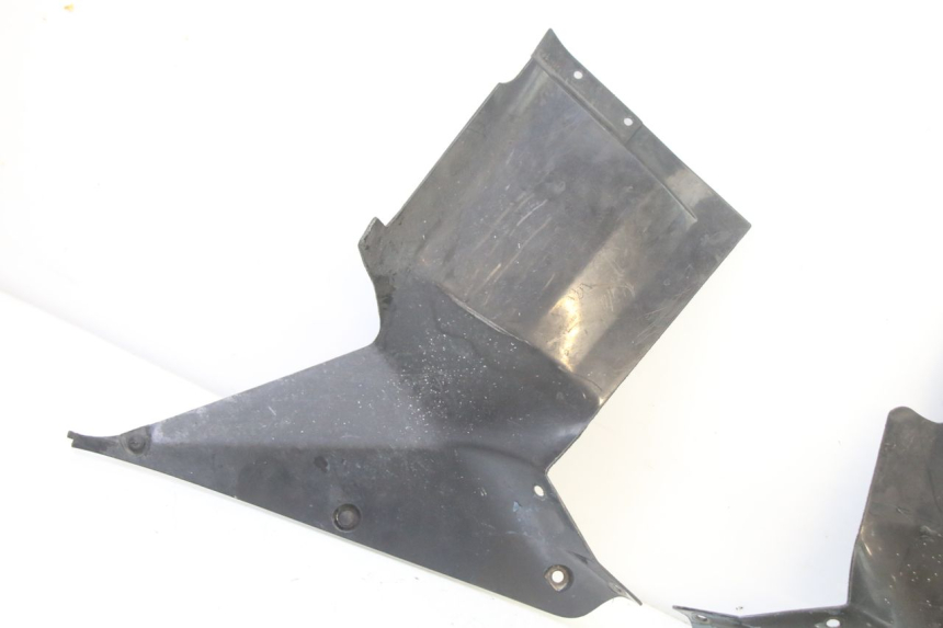 photo de VOORSTE ONDERKAP VERBINDING HONDA ST PAN EUROPEAN 1300 (2002 - 2013) - Detail van het onderdeel