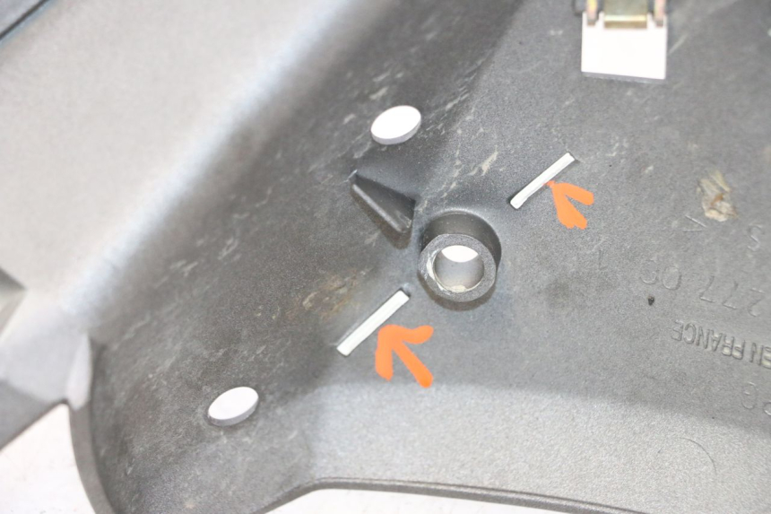 photo de VOORSTE ONDERKAP VERBINDING PEUGEOT TREKKER 50 (1995 - 2004) - Andere kijkhoek