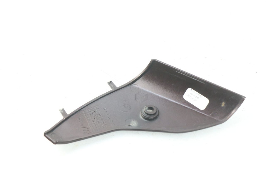 photo de VOORSTE ONDERKAP VERBINDING PIAGGIO VESPA LX IE 125 (2010 - 2012) - Detail van het onderdeel