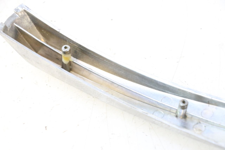 photo de VOORSTE ONDERSTE BEPLATINGSAANSLUITING PIAGGIO VESPA PK FL 2T 50 (1990 - 1996) - Detail van het onderdeel