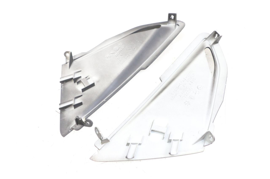 photo de VOORSTE BOVENKAP VERBINDING KYMCO DINK STREET 125 (2009 - 2014) - Detail van het onderdeel