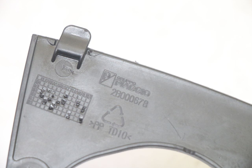 photo de VOORSTE BOVENKAP VERBINDING PIAGGIO MP3 HPE 350 (2018 - 2020) - Technische close-up