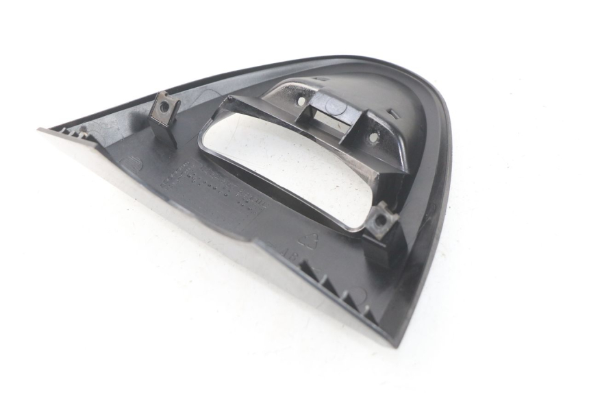 photo de VOORSTE KUIPVERBINDING YAMAHA YP MAJESTY 125 (1998 - 2001) - Detail van het onderdeel