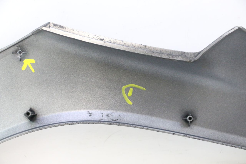 photo de RECHTE VOETSTEUNVERBINDING GILERA GP 800 (2007 - 2013) - Kenmerkende details