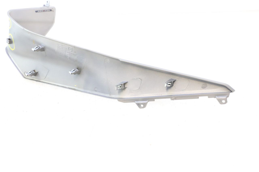 photo de RECHTE VOETSTEUNVERBINDING PIAGGIO MP3 HPE 530 (2022 - 2026) - Technische close-up